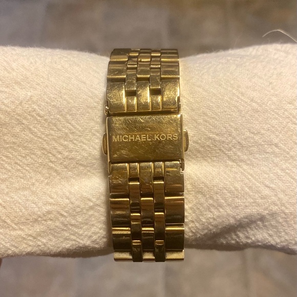 Micheal Kors Oversized Watch - Picture 2 of 2